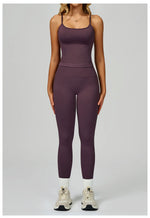 Load image into Gallery viewer, Seamless Contour 2-Piece Contemporary Yoga Set Breathable
