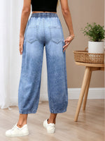 Load image into Gallery viewer, Effortless Relaxed Light Blue Barrel Jeans for Women with High Waist Cinched Ankle
