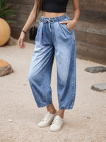 Load image into Gallery viewer, Effortless Relaxed Light Blue Barrel Jeans for Women with High Waist Cinched Ankle
