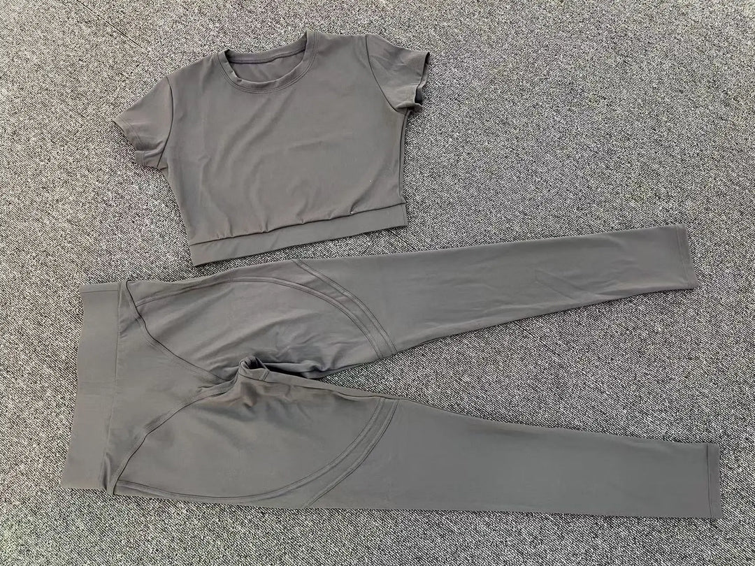 Luxurious Contour Performance Yoga Sculpt Set Silhouette