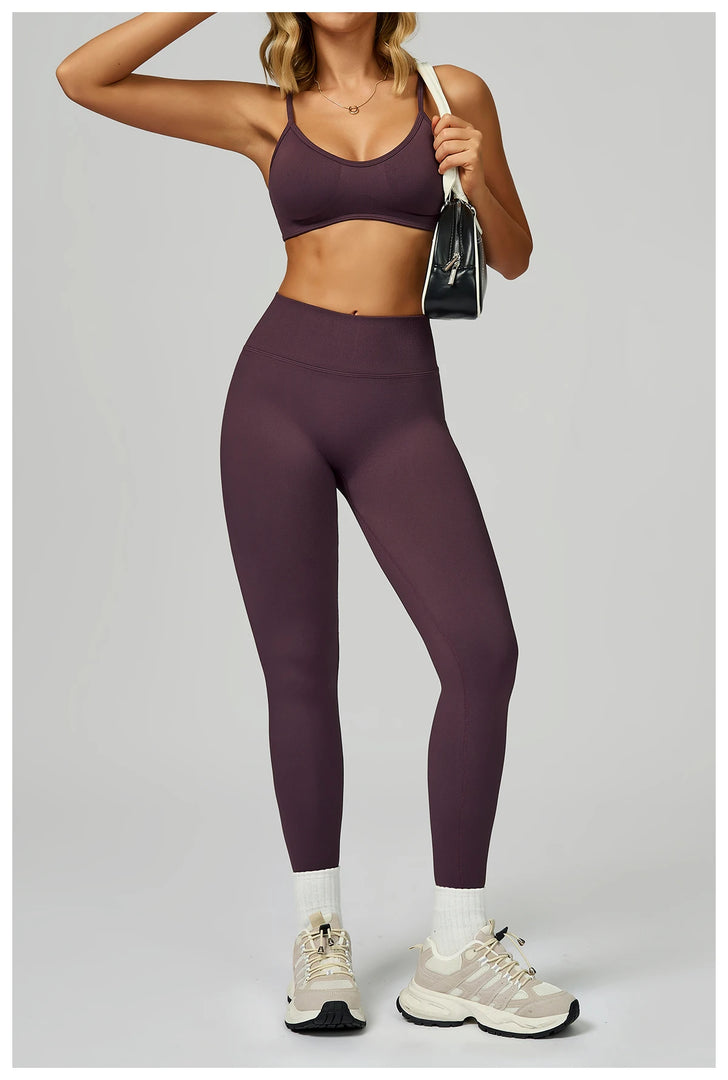 Seamless Contour 2-Piece Contemporary Yoga Set Breathable