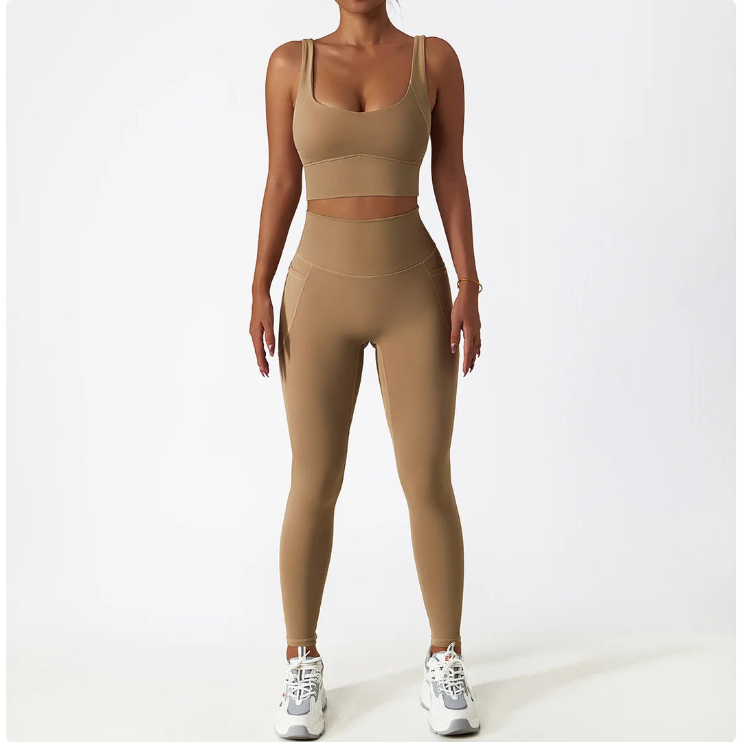 Two Piece Seamless Contour Trackwear Set for Performance