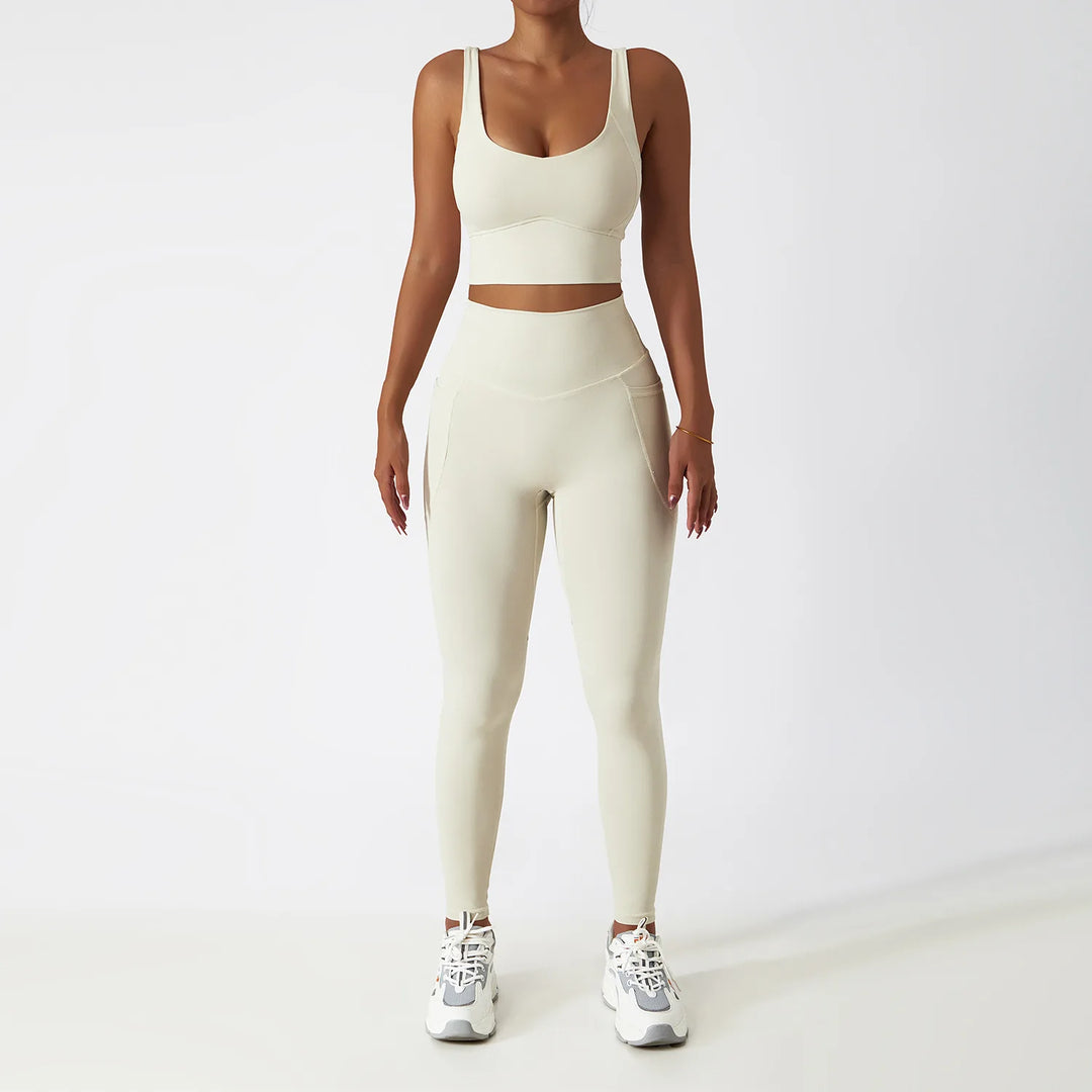 Two Piece Seamless Contour Trackwear Set for Performance