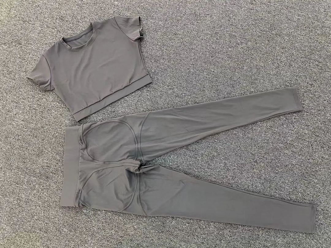 Luxurious Contour Performance Yoga Sculpt Set Silhouette